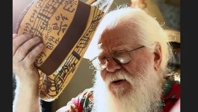 Compositor e multi-instrumentista Hermeto Pascoal faleceu aos 89 anos. Deixou legado musical inesquecível, transitando por diversos gêneros e integrando sons da natureza à música erudita e popular.