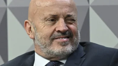 Ministro do STF mantém prisão preventiva de 'Careca do INSS' e Maurício Camisotti por riscos de fuga e influência política no caso de desvios em benefícios do INSS. Julgamento se estende até 3 de outubro.