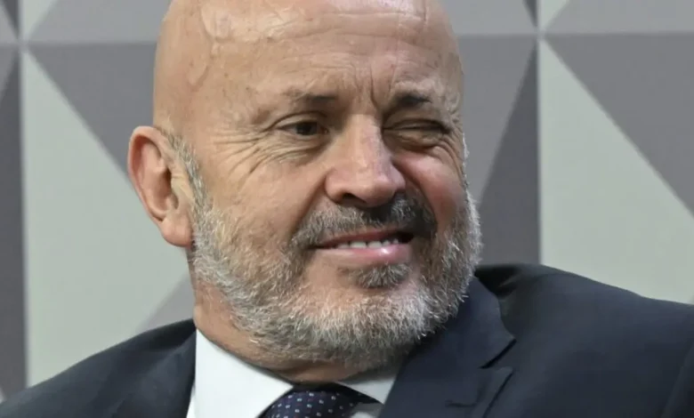 Ministro do STF mantém prisão preventiva de 'Careca do INSS' e Maurício Camisotti por riscos de fuga e influência política no caso de desvios em benefícios do INSS. Julgamento se estende até 3 de outubro.