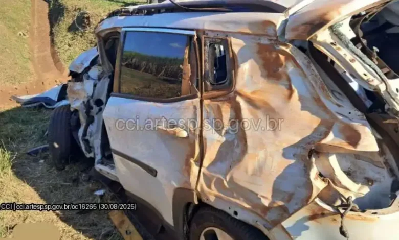 Tragédia na Rodovia Raposo Tavares: Casal de Viajantes Morre em Capotamento em Paraguaçu Paulista 1 carro 1.jpg