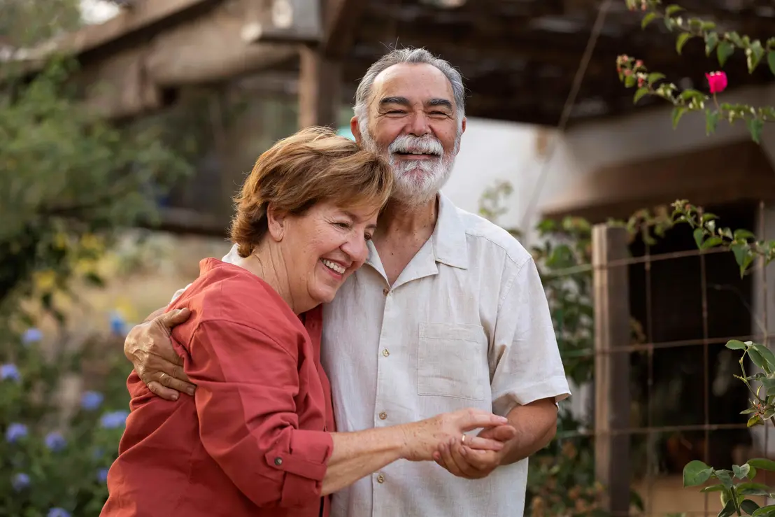 Mercado imobiliário brasileiro investe em moradias para idosos com serviços de saúde, atividades recreativas e espaços adaptados. Conforto, segurança e bem-estar na terceira idade.