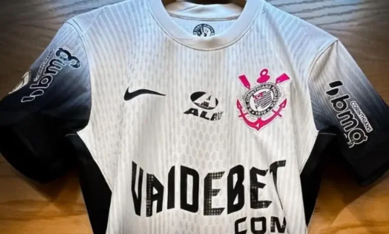 CPI das Apostas e o Contrato Polêmico do Corinthians 1 CPI das Apostas exige acesso a inquérito sobre contrato do Corinthians com empresa de apostas. Polêmica surge com possível venda de atleta e baixo valor para o clube. Investigação busca transparência nas negociações e influência do setor de apostas no futebol brasileiro.