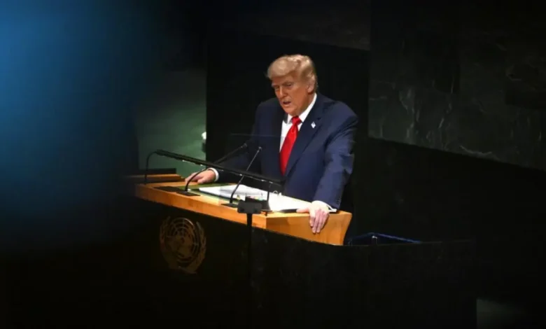 Donald Trump elogia Lula e anuncia encontro na ONU. Eduardo Bolsonaro vê gesto como estratégia e sinal positivo para anistia no Brasil. Paulo Figueiredo acredita que Lula será pressionado a buscar vitória diplomática.
