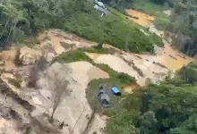 Polícia Federal desfere golpe contra garimpo ilegal na Terra Indígena Yanomami. Ação resultou em 13 mandados de busca, bloqueio de R$ 265 milhões e suspensão de empresas. Investigação apura facilitação de licenças ambientais fraudulentas.