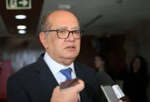 Ministro Gilmar Mendes defende lei anti-embargos para proteger autoridades brasileiras de sanções estrangeiras, inspirada em legislações europeias após a Lei Magnitsky ser aplicada ao ministro Alexandre de Moraes.