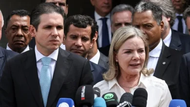 Câmara priorizará votação do projeto que amplia a faixa de isenção do Imposto de Renda até R$ 5 mil no segundo semestre. Medida faz parte da campanha de Lula e prevê descontos parciais para quem ganha até R$ 7.350. Projeto busca compensar a renúncia fiscal com a taxação de contribuintes de alta renda.