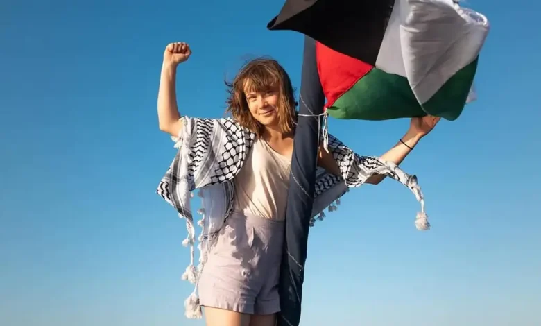 Mais de 40 embarcações com ativistas de 40 países navegam pelo Mediterrâneo em direção à Faixa de Gaza, buscando abrir um corredor humanitário para fornecer ajuda à população palestina. A Flotilha inclui cidadãos brasileiros e o Itamaraty acompanha a missão com atenção.