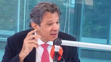 Haddad destaca o crescimento do PIB como impulsionador da melhora fiscal, reforçando a importância do crescimento sustentável para a saúde pública. Ministro expressa confiança no cumprimento das metas fiscais, demonstrando a visão de que o crescimento econômico aliado a políticas fiscais responsáveis contribui para a consolidação das finanças e desenvolvimento do país.