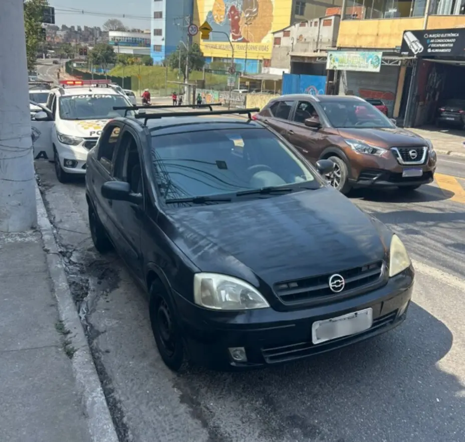 Polícia Militar e Detran-SP retiram veículo com 229 multas e R$ 120 mil em débitos de circulação na zona leste de São Paulo. Operação reforça combate à desobediência ao Código de Trânsito Brasileiro.