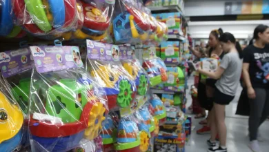 Fim de ano chega com boom de oportunidades! Mais de 118 mil vagas no comércio e serviços, com salários a partir de R$ 1.819,36. Contratações temporárias e efetivas, incluindo para frentes de serviço e reposição de vagas. Saiba mais!