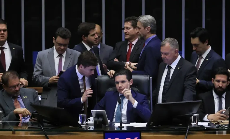 MP da Tarifa Social: Urgência para Aprovação Beneficirá 60 Milhões de Brasileiros 1 Urgência para aprovação da MP que altera a Tarifa Social de energia elétrica aumenta. MP beneficia mais de 60 milhões de brasileiros com isenção de luz para 16 milhões e descontos progressivos para outros grupos. Prazo final é amanhã!