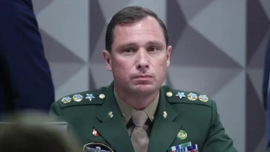 Defesa de Mauro Cid contesta alegações de nulidade da delação premiada no caso da suposta tentativa de golpe de Estado. Advogados afirmam que a colaboração já foi validada pelo STF e negam pressão ou coação durante as declarações.