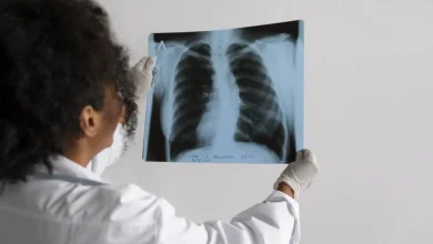 USP desenvolveu tecnologia inovadora com nanopartículas para transportar medicamentos diretamente para áreas inflamadas dos pulmões, prometendo tratamento mais preciso e eficaz para doenças pulmonares.