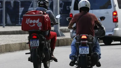 600 motociclistas do RN que trabalham em apps recebem treinamento gratuito e equipamentos de segurança para reduzir acidentes. O projeto "Trânsito Cidadão" visa proteger trabalhadores e todos que usam o espaço público.