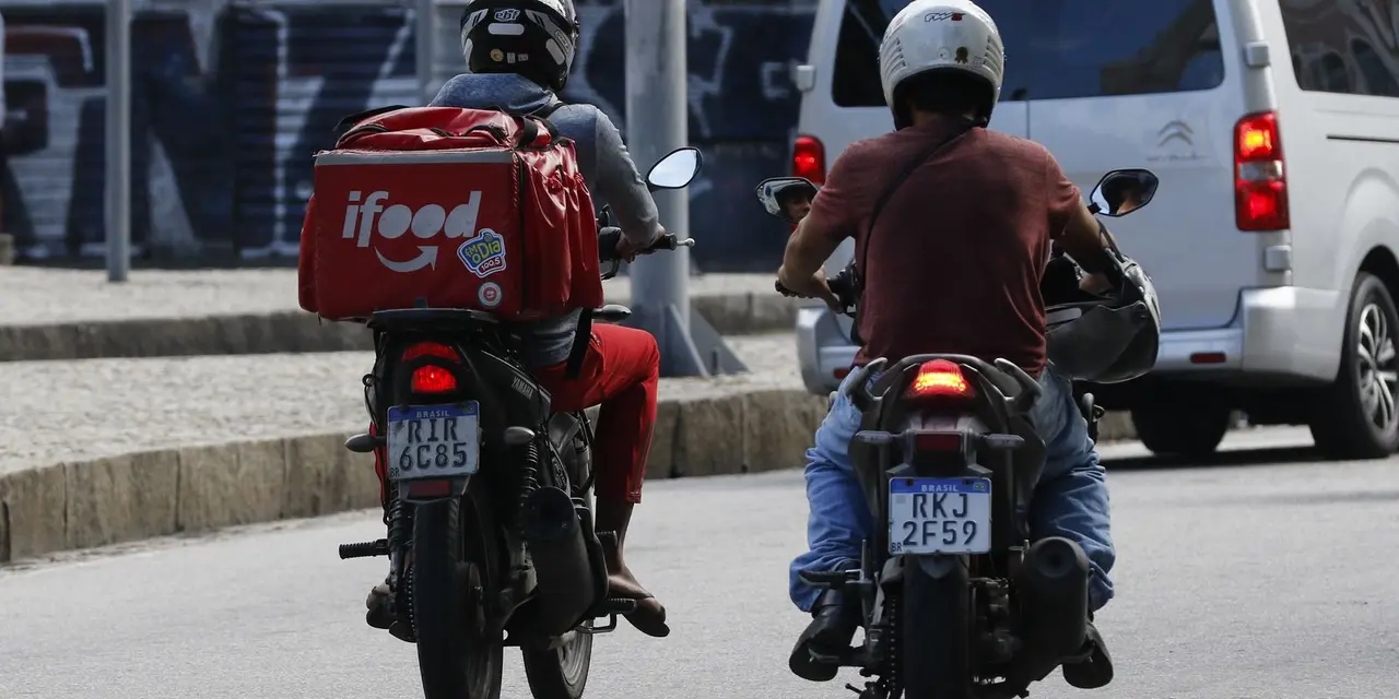 600 motociclistas do RN que trabalham em apps recebem treinamento gratuito e equipamentos de segurança para reduzir acidentes. O projeto "Trânsito Cidadão" visa proteger trabalhadores e todos que usam o espaço público.