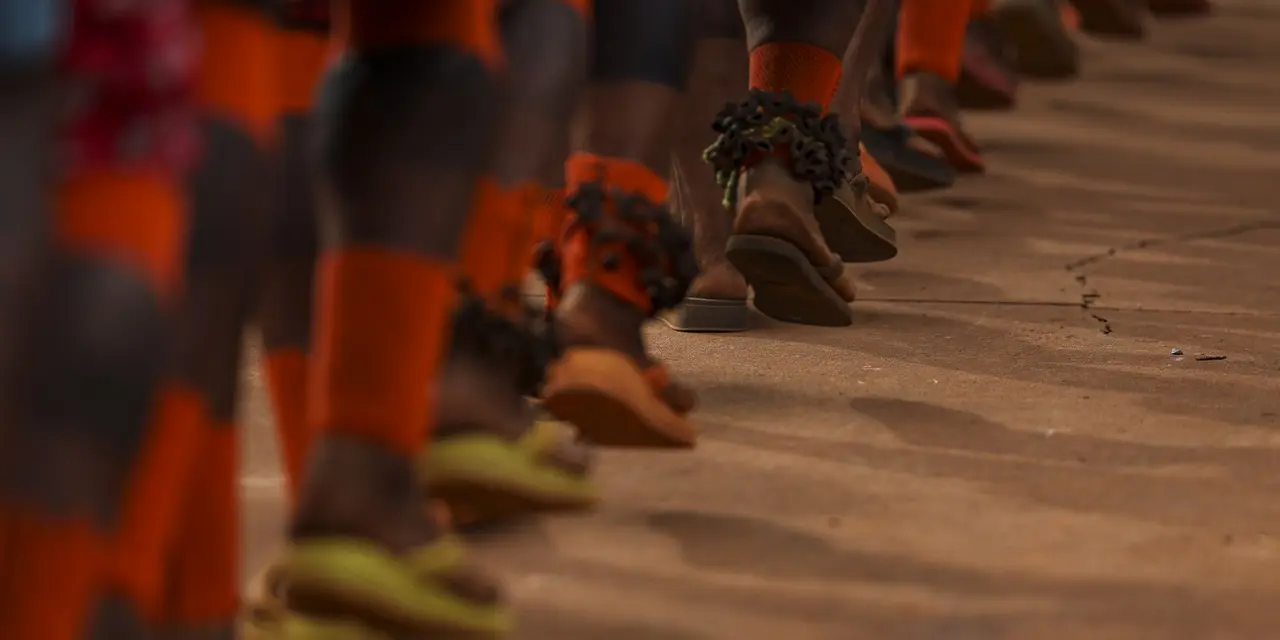 Nova Lei Assegura Participação da Comunidade na Escolha de Nomes de Escolas Indígenas, Quilombolas e Rurais 14 Nova lei garante participação da comunidade na escolha do nome de escolas em comunidades indígenas, quilombolas e rurais. Processo democrático prioriza tradições e cultura local.