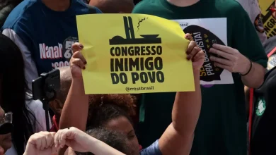 Senado analisará PEC da Blindagem nesta quarta-feira. Expectativa é de rejeição da proposta que visa impedir investigações e prisões de parlamentares. Debate sobre anistia para envolvidos nos atos de 8 de janeiro também em pauta na Câmara.