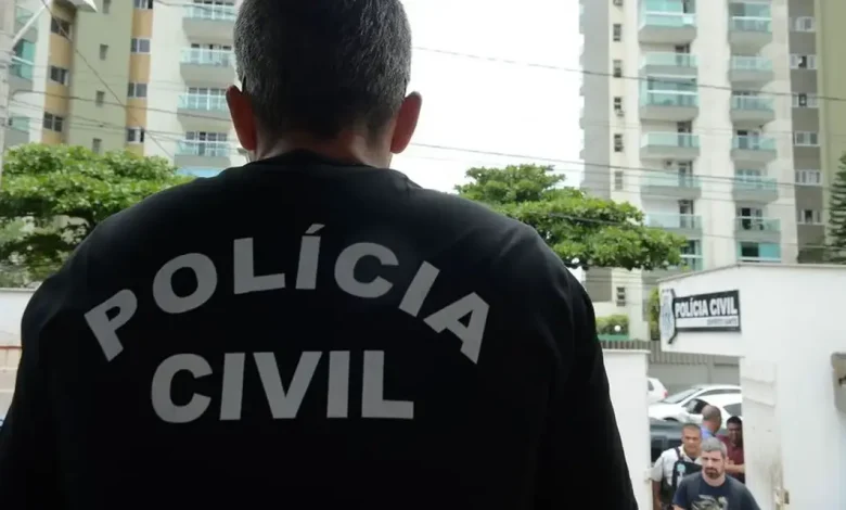 Operação Pax Stadium: Polícia Civil prende 2 e proíbe Jovem Fla em estádios 1 Operação Pax Stadium da Polícia Civil combate violência de torcidas organizadas no Rio de Janeiro. 39 mandados cumpridos, 2 presos e presença da Jovem Fla proibida em estádios.