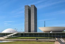 Nova pesquisa Genial/Quaest revela crescente desconfiança da população brasileira em relação aos Três Poderes. Congresso enfrenta maior rejeição, ameaçando a representatividade e a legitimidade do Legislativo.