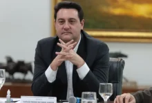 Nova pesquisa Neokemp revela Ratinho Jr liderando corrida presidencial em Santa Catarina em 2026, caso eleições fossem hoje. Lula, Zema e Caiado também estão na disputa.