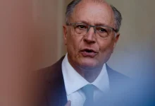VP Geraldo Alckmin expresses optimism about a potential meeting between Presidents Lula and Trump this week. The meeting aims to foster dialogue and advance negotiations between Brazil and the US, seeking mutual benefit and a convergence of interests.