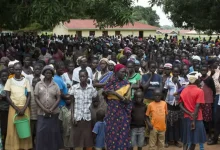 Deslizamento de terra no Sudão deixa mais de mil mortos e agrava crise humanitária em meio à guerra civil. ONU apela por ajuda urgente para vítimas em Darfur do Sul. Necessidades incluem água, saneamento, abrigos e itens básicos.