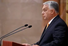 Hungria se recusa a cortar importações de petróleo e gás da Rússia, mesmo sob pressão de Trump. Orbán argumenta que a suspensão causaria impacto devastador na economia e sociedade.