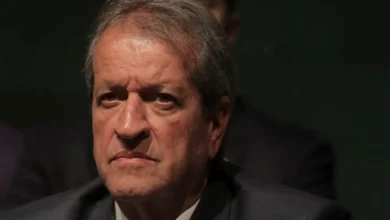 Após aposentadoria do STF em 2028, ministro Luiz Fux pode ser candidato ao Senado pelo Rio de Janeiro. Valdemar Costa Neto, presidente do PL, revelou sondagens para o nome de Fux, que se posicionou contra a condenação de Bolsonaro por suposta tentativa de golpe no STF.