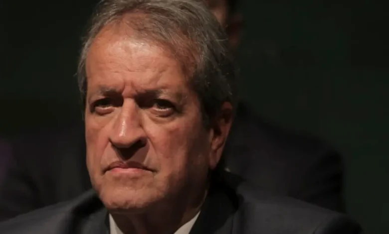 Após aposentadoria do STF em 2028, ministro Luiz Fux pode ser candidato ao Senado pelo Rio de Janeiro. Valdemar Costa Neto, presidente do PL, revelou sondagens para o nome de Fux, que se posicionou contra a condenação de Bolsonaro por suposta tentativa de golpe no STF.