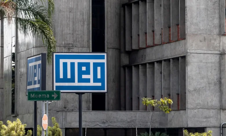 WEG: Resiliência e Crescimento Global em Cenário Desafiador 1 WEG, brasileira gigante da energia e automação, mostra resiliência em cenário global desafiador. Apesar de retração nas exportações para EUA, a empresa registra forte crescimento internacional em agosto. Inovação e presença global diversificada garantem seu sucesso.