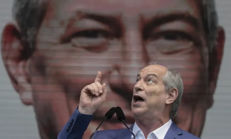 Ciro Gomes volta ao PSDB 1 Ciro Gomes volta ao PSDB após uma década longe do partido, onde iniciou carreira política no Ceará, e planeja concorrer ao governo do estado em 2026.