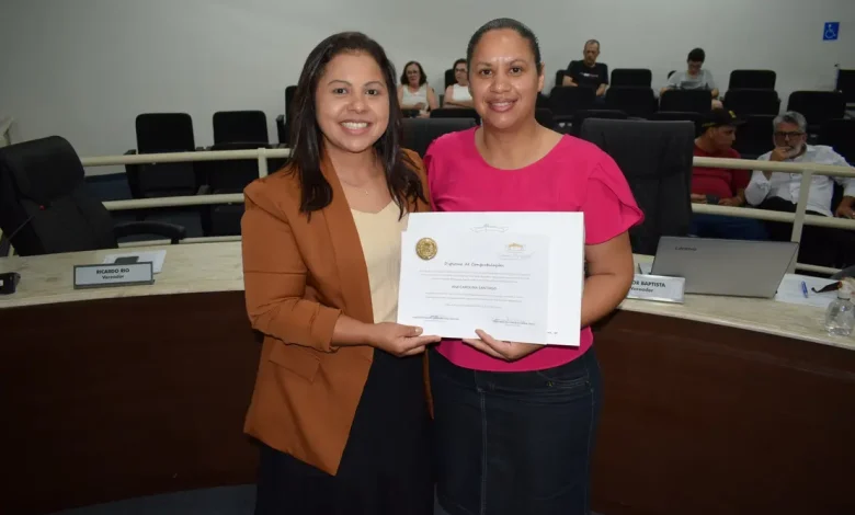 Câmara Municipal de Paraguaçu Paulista homenageia autores de Nhô Pai, o poeta de Beijinho Doce 1 Câmara Municipal de Paraguaçu Paulista homenageia autores da biografia de Nhô Pai, “Nhô Pai, o poeta de Beijinho Doce”. Livro celebra o centenário da cidade e a trajetória do ícone da música caipira.