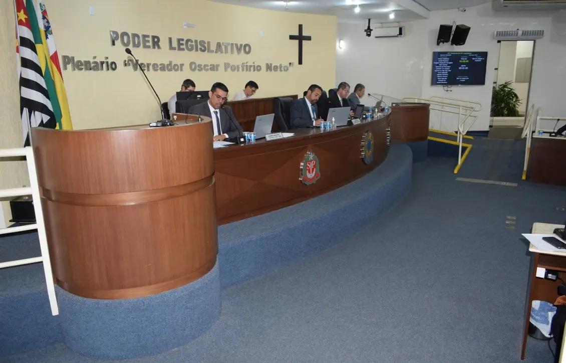 Câmara Municipal de Paraguaçu Paulista aprova projetos de lei, incluindo a Carteira de Identificação do Portador de Fibromialgia. Prefeito Antian abre créditos especiais para Secretarias em 2025. Veto sobre o Dia Municipal do Voluntário é rejeitado.