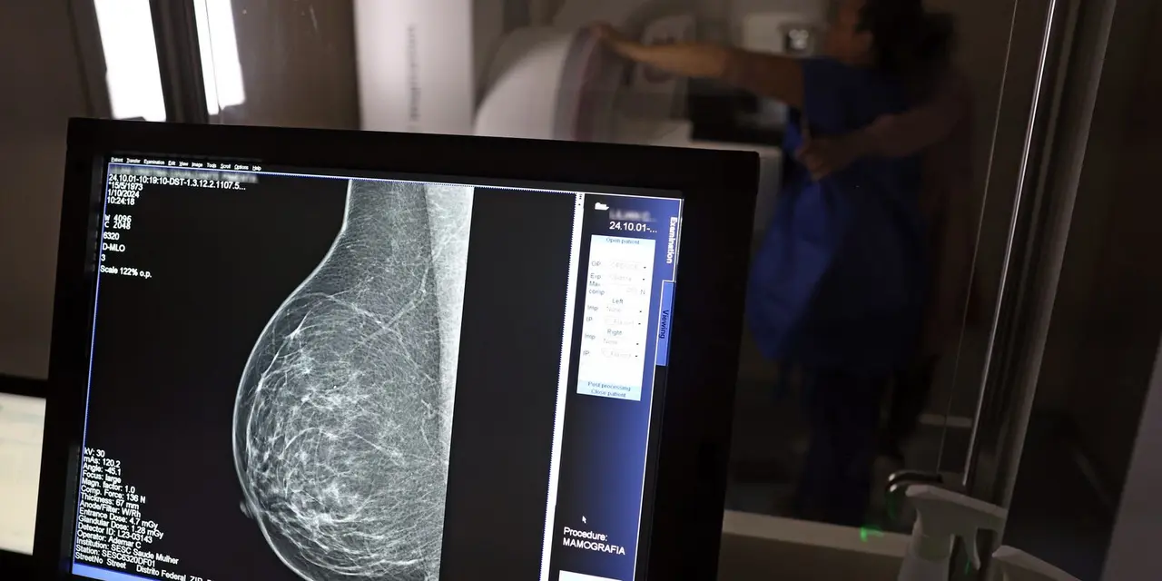 Detecção Precoce do Câncer de Mama em Mulheres Jovens é um Desafio Complexo 14 Detecção precoce do câncer de mama em mulheres jovens é um desafio complexo, principalmente em faixas etárias inferiores a 40 anos, onde a doença pode se apresentar em estágios avançados.