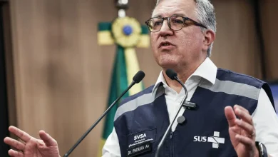 Brasil receberá 2.500 doses do antídoto fomepizol para complementar o tratamento de intoxicação por metanol. O Ministério da Saúde também ampliou o estoque de etanol farmacêutico.