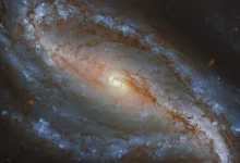 Equipe de pesquisa da Unicid desenvolve método inovador para entender galáxias ativas, marcando um marco na astronomia com publicação em revista britânica.