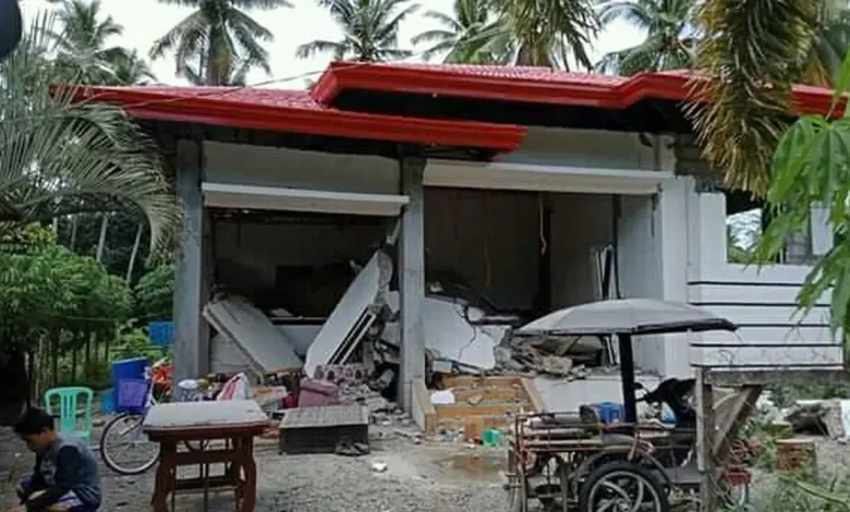Terremoto de 6,9 graus atinge Filipinas, deixando 72 mortos e 300 feridos em Cebu. Infraestrutura devastada, milhares deslocados e ameaça de inundações agravam a crise. Estado de calamidade declarado.