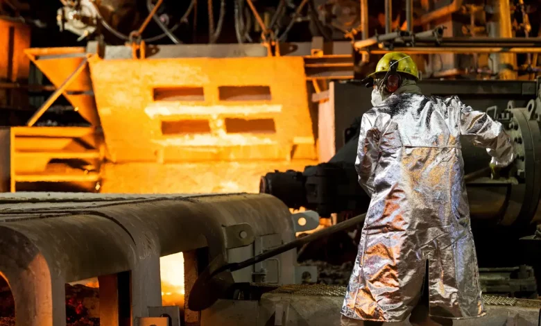 Tarifas Antidumping: Duas Viagens Possíveis para a Indústria Siderúrgica 1 Em meio à incerteza sobre tarifas antidumping no Brasil, especialistas apontam para dois cenários opostos, com impacto na indústria siderúrgica e ação USIM5.