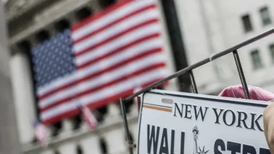 Dow Jones Industrial Average abre com alta de 0,04%, atingindo 46.776,04 pontos. Expectativas de cortes de juros e resultados financeiros positivos impulsionam o mercado.