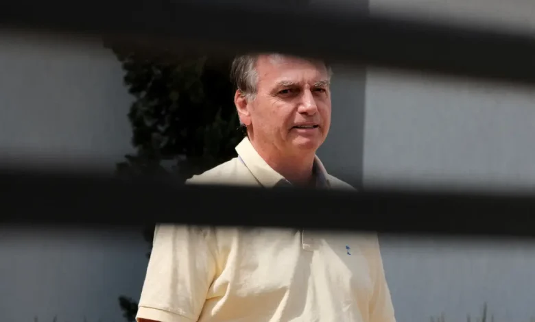 Candidatura de Jair Bolsonaro à Presidência é Influenciada por Problemas Internos 1 A candidatura de Jair Bolsonaro ao cargo de presidente da República é influenciada pela indefinição sobre a redução de penas e divisão na base política.