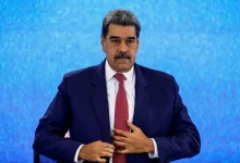 Venezuela afirma ter detido mercenários ligados à CIA, reacendendo tensão com os EUA, que reagiram com preocupação a um decreto de comocação externa assinado por Maduro.