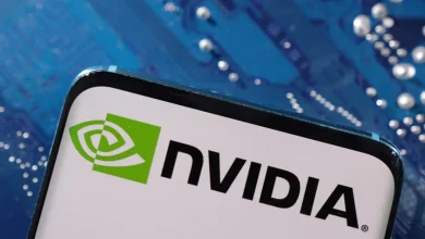 NVIDIA Chega a US$ 5 Trilhões de Valor de Mercado 2 A NVIDIA se torna a primeira empresa a ultrapassar US$ 5 trilhões de valor de mercado, liderando o boom da inteligência artificial no setor de computadores e eletrônicos.