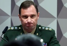 O ministro Alexandre de Moraes assinou decisão histórica, condenando o tenente-coronel Mauro Cid a dois anos de prisão em regime aberto, após delatar esquema golpista.