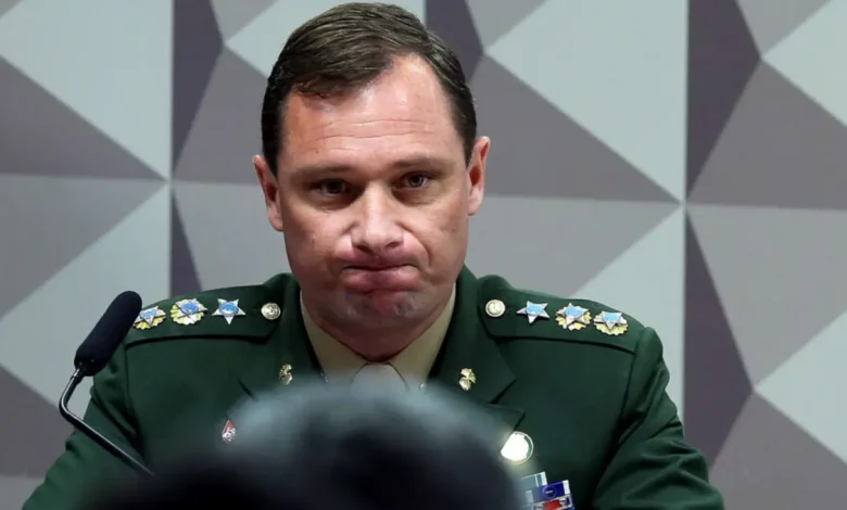 Ministro Alexandre de Moraes condena tenente-coronel Mauro Cid a dois anos de prisão 1 O ministro Alexandre de Moraes assinou decisão histórica, condenando o tenente-coronel Mauro Cid a dois anos de prisão em regime aberto, após delatar esquema golpista.