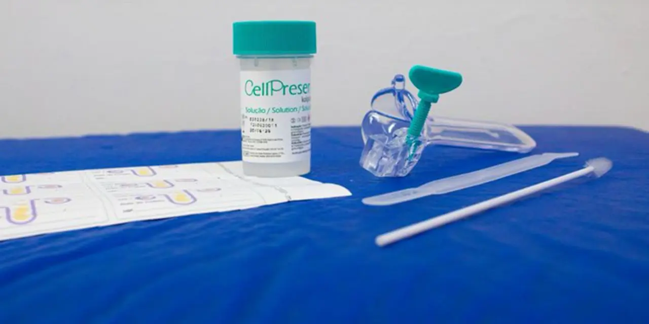 O Brasil adota o teste molecular para detecção do HPV como método principal de rastreamento do câncer de colo do útero, ampliando o diagnóstico precoce e reduzindo o risco de evolução para o câncer invasivo.