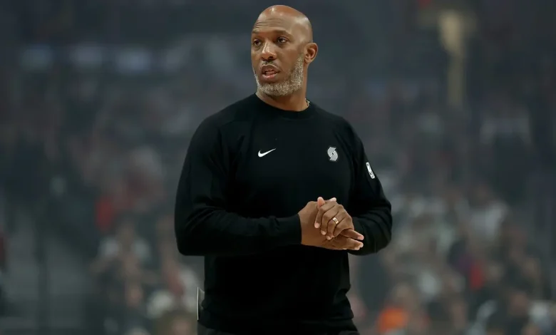 Rede criminosa utilizou tecnologias avançadas para manipular partidas de pôquer envolvendo figuras da NBA, com influência da Cosa Nostra e violação à integridade esportiva.