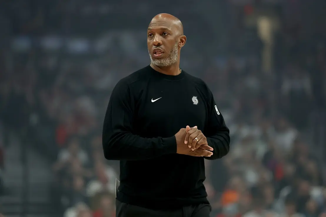 Rede criminosa utilizou tecnologias avançadas para manipular partidas de pôquer envolvendo figuras da NBA, com influência da Cosa Nostra e violação à integridade esportiva.