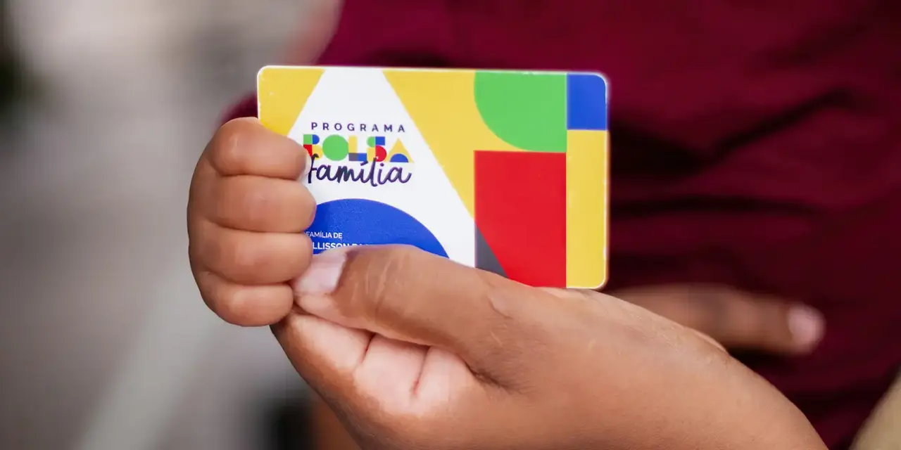 Beneficiários do Bolsa Família podem sacar parcela de outubro em 21 de outubro, com valor mínimo de R$ 600 e pagamento de R$ 12,88 bilhões.