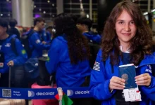 82 estudantes paulistas vivenciam momentos importantes no programa "Prontos pro Mundo". 40 voltam da Austrália com experiências enriquecedoras e 42 embarcam rumo à Nova Zelândia para novas aventuras acadêmicas e pessoais.