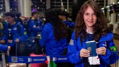 82 estudantes paulistas vivenciam momentos importantes no programa "Prontos pro Mundo". 40 voltam da Austrália com experiências enriquecedoras e 42 embarcam rumo à Nova Zelândia para novas aventuras acadêmicas e pessoais.